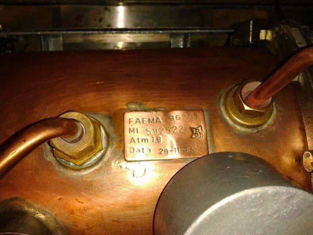 Etichetta di produzione della Faema E61, con numero di matricola e data 29-11-1965